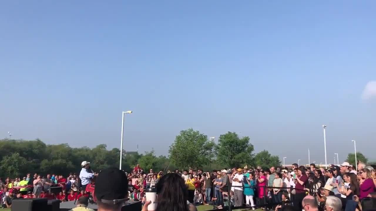 Cellist Yo-Yo Ma performs before crowd in Laredo