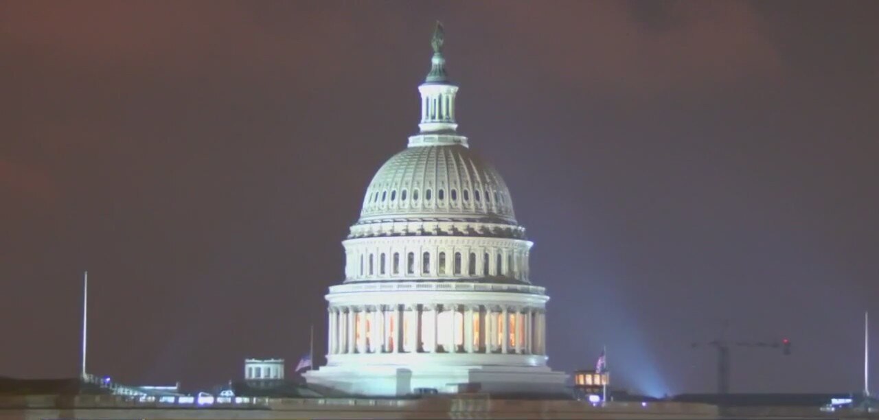 Congress reconvenes to negotiate additional aid