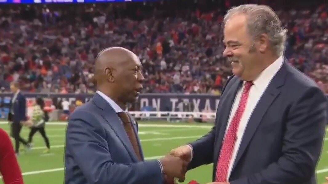 Mayor Turner honored during Texans game