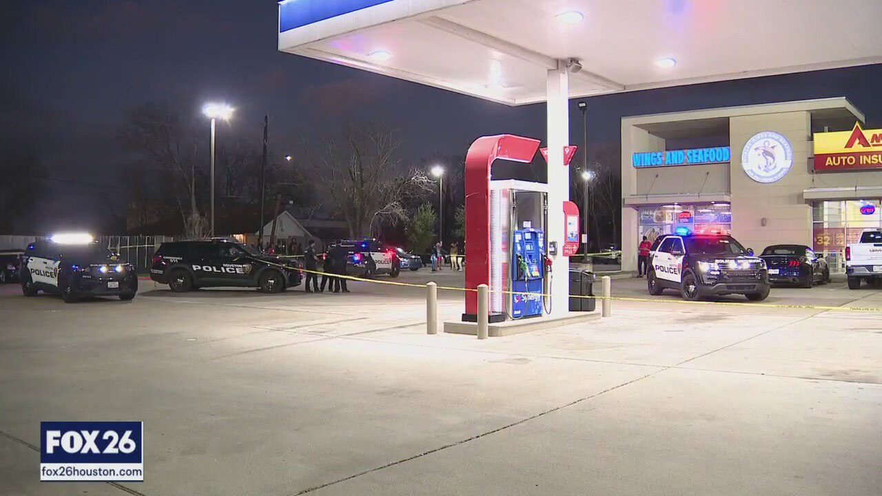 Man shoots two teens at Houston restaurant after argument