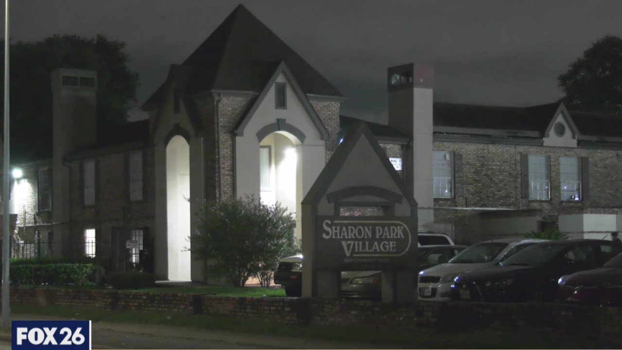 3 shot in parking lot of SW Houston apartment complex