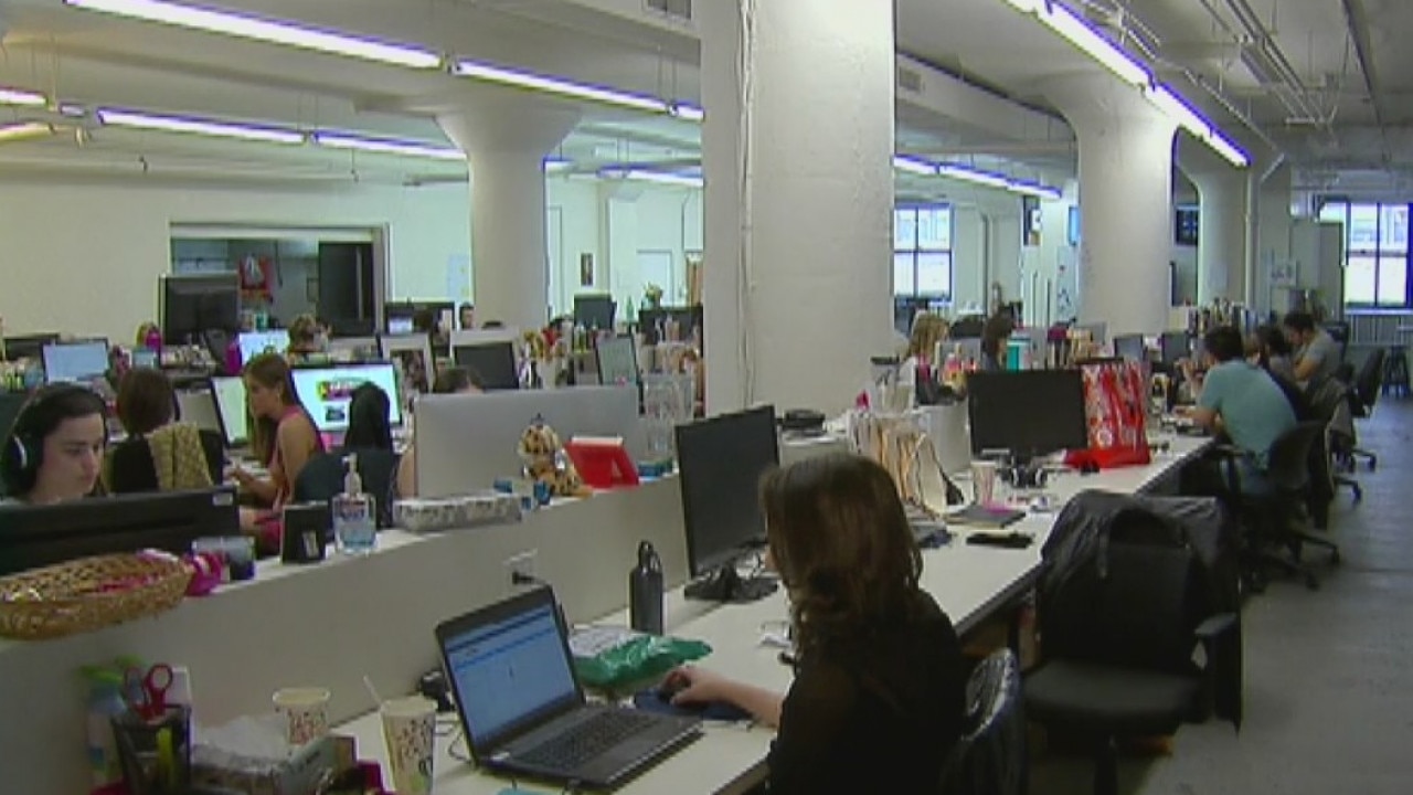Does your employer have to tell you if a coworker has COVID-19?