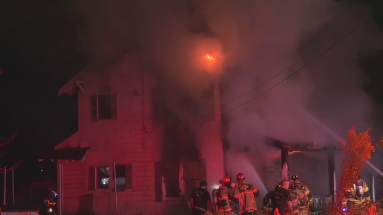 Heavy damage in overnight house fire in Houston | FOX 26 Houston