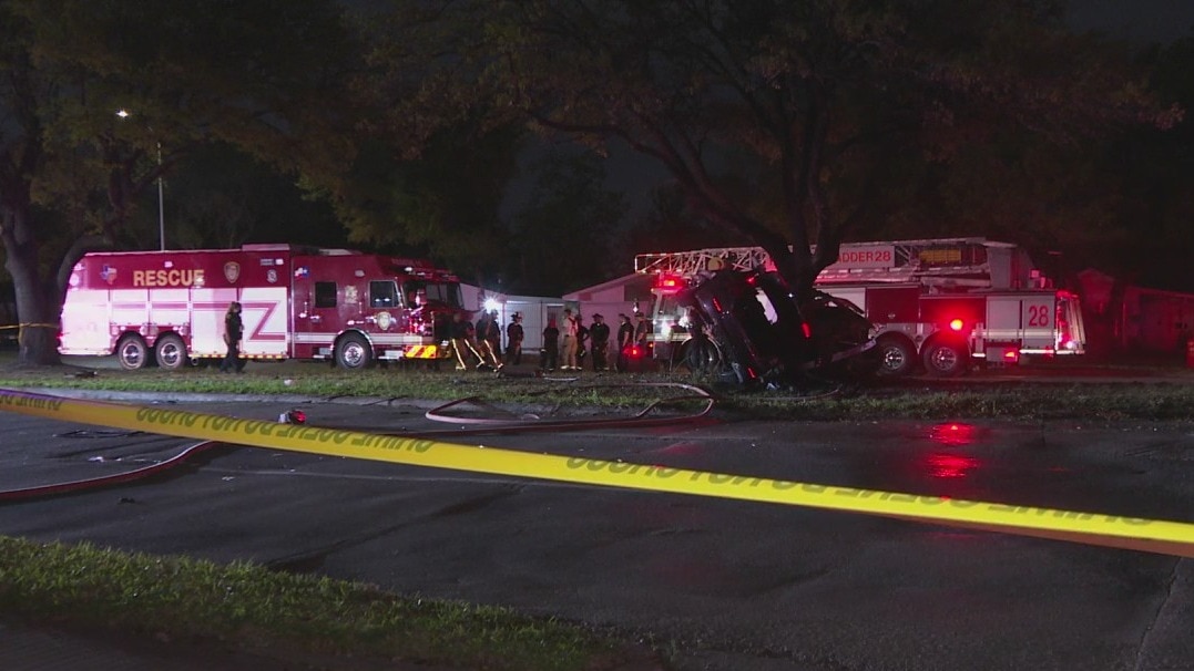1 dead in fiery crash on Richmond Ave
