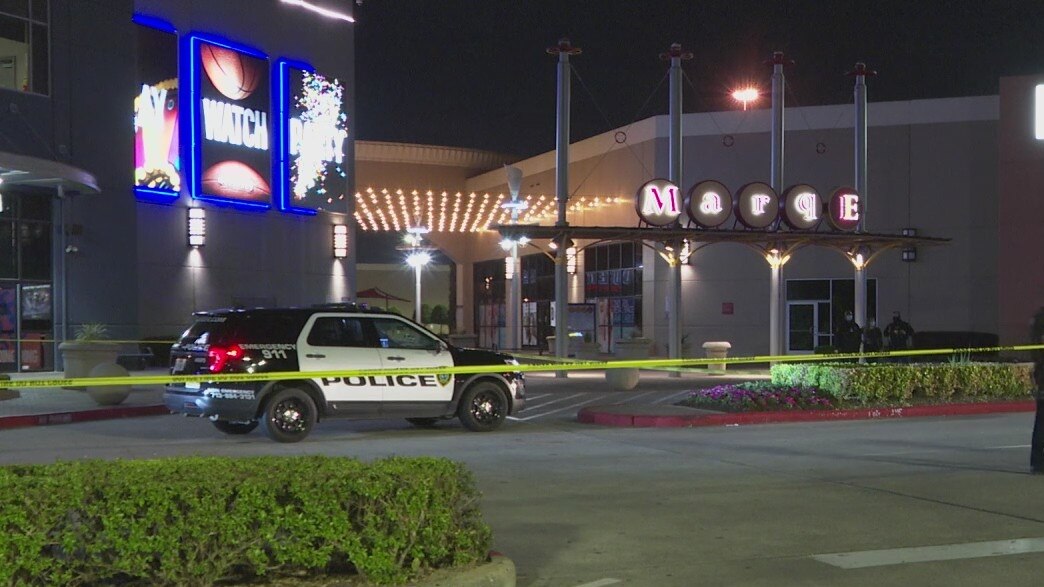 Man shot and killed in front of daughter during robbery in Houston