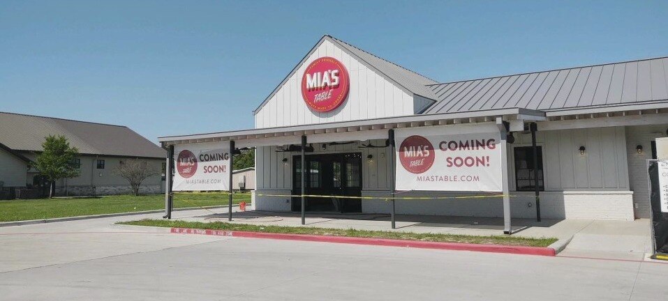 Houston area restaurant willing to pay bonuses for potential employees.