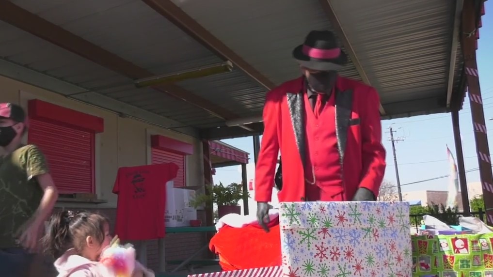 Pancho Claus gets $10K donation at City Council meeting