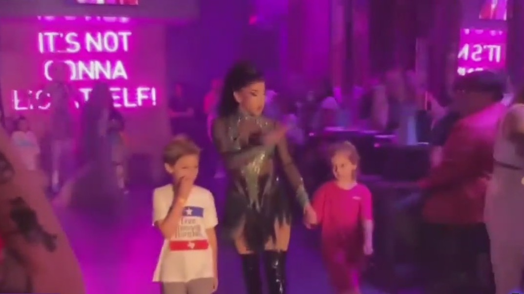 Gov. Ron Desantis threatens CPS investigations on parents who take children to drag shows