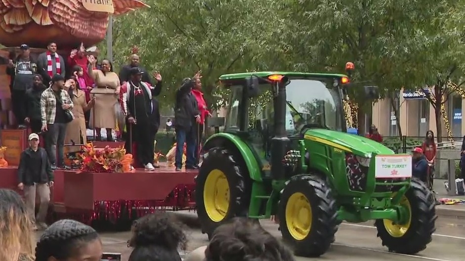 H-E-B Thanksgiving Day Parade returns to Downtown Houston