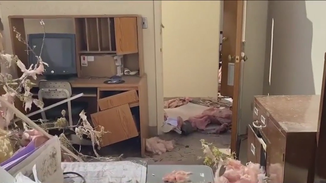 Deadly Mississippi Tornados: Volunteers help survivors of the storms; see how you can help