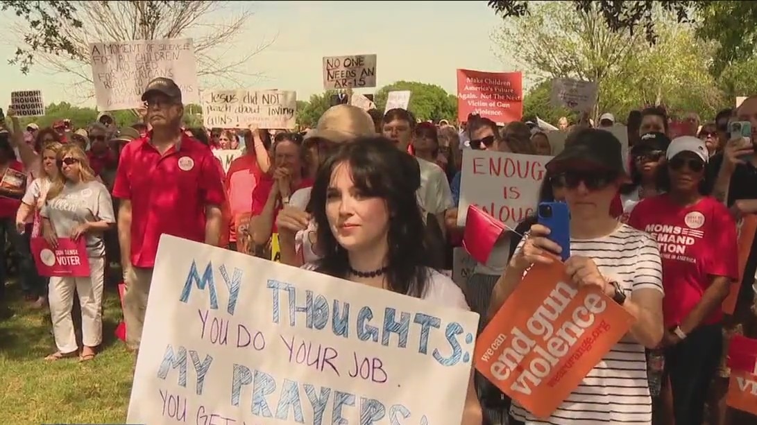 Allen mall shooting: 'Moms Demand Action' renew calls for gun control ...