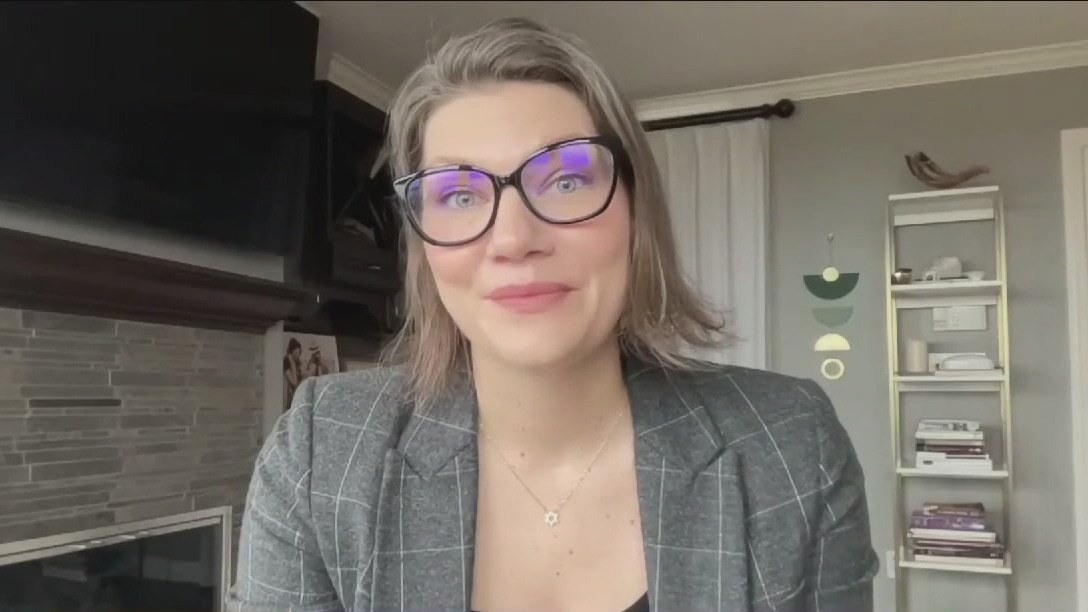Viral video: OBGYN explains benefits of being 'older parent'