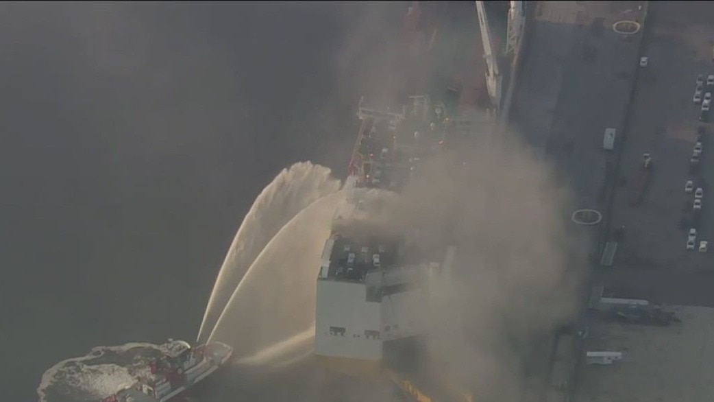 Newark cargo ship fire kills 2 firefighters | FOX 26 Houston