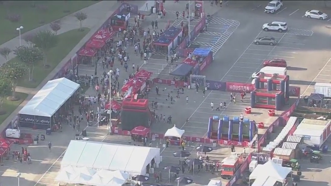 Fans up early for open Texans training camp