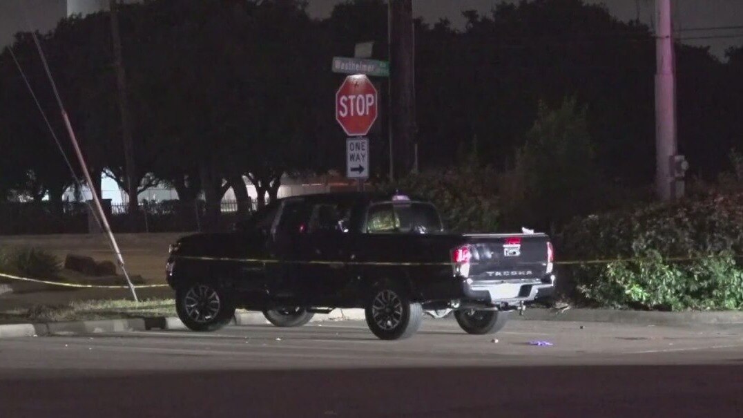 Man, woman shot during Houston robbery