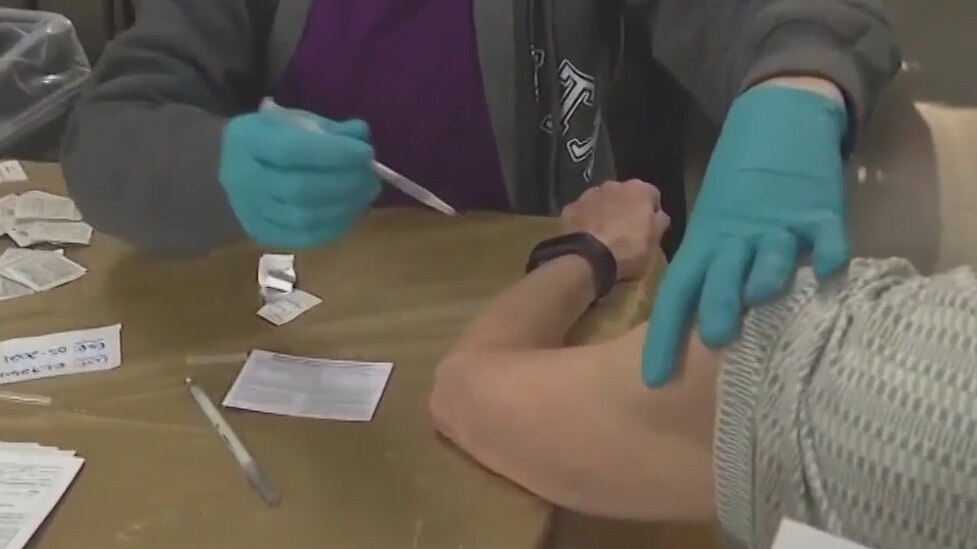 CDC urges COVID booster shots for all Americans amid Omicron surge