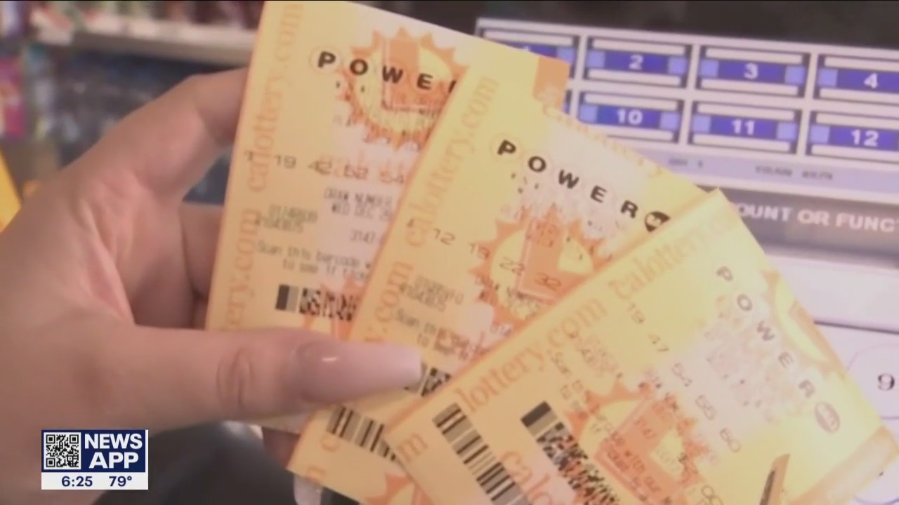 The Powerball jackpot jumps to $960 million