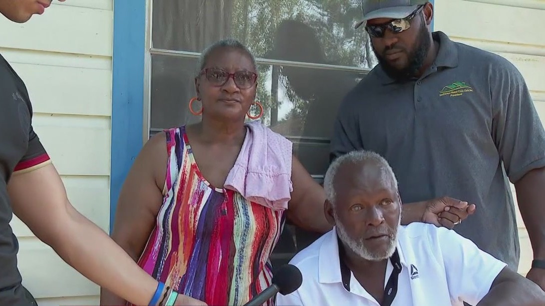 Mayor visits workers who helped restore power