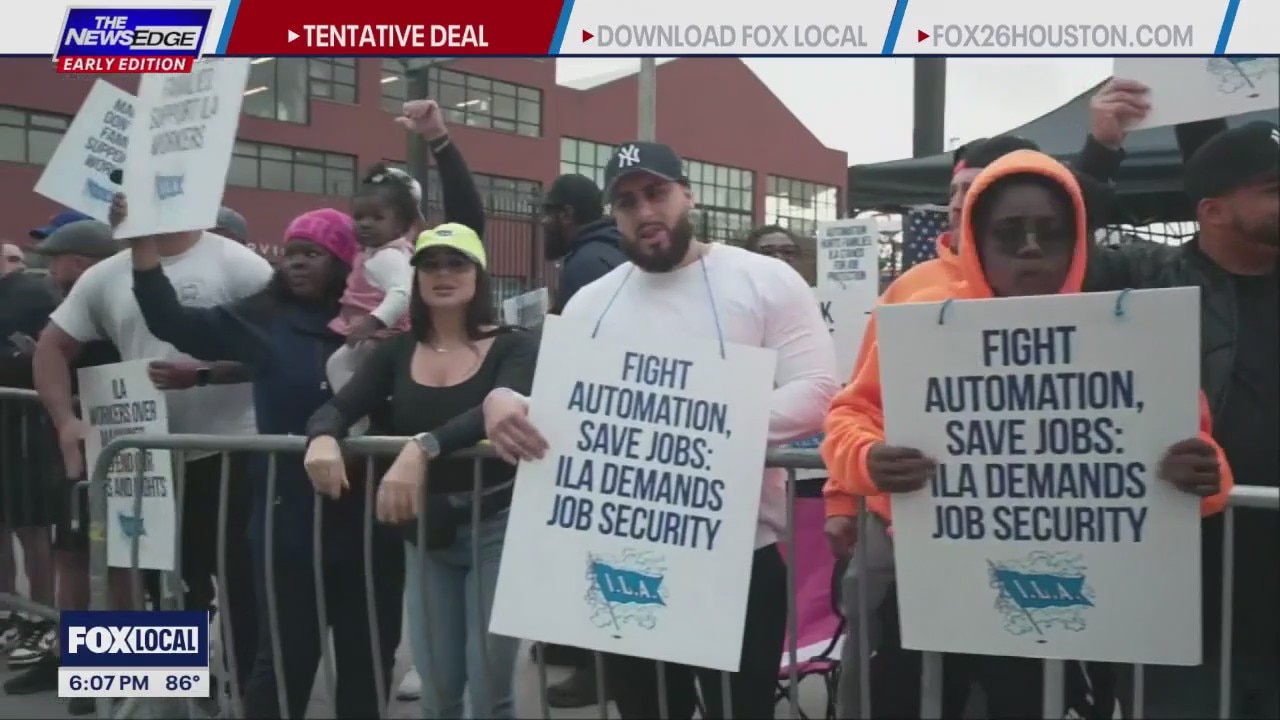 Dockworkers Resume Work as Tentative Deal Ends Strike