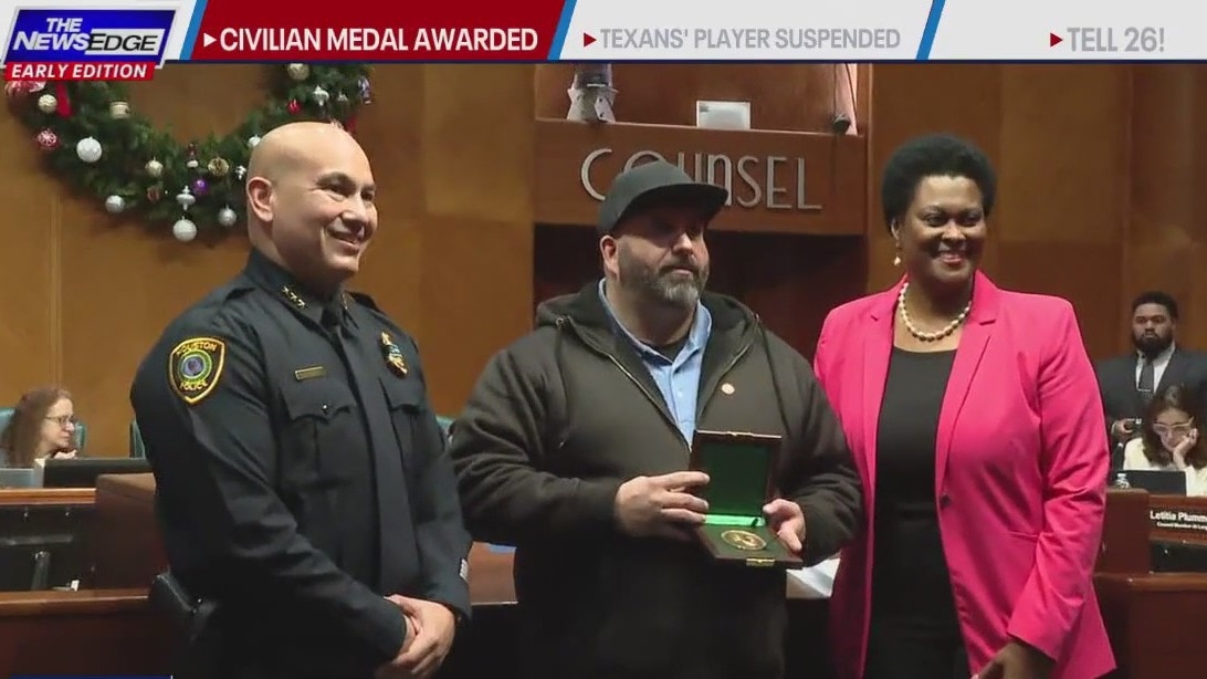Civilian awarded medal for saving police officer