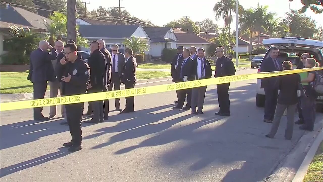 Two people shot, wounded off-duty LAPD officer