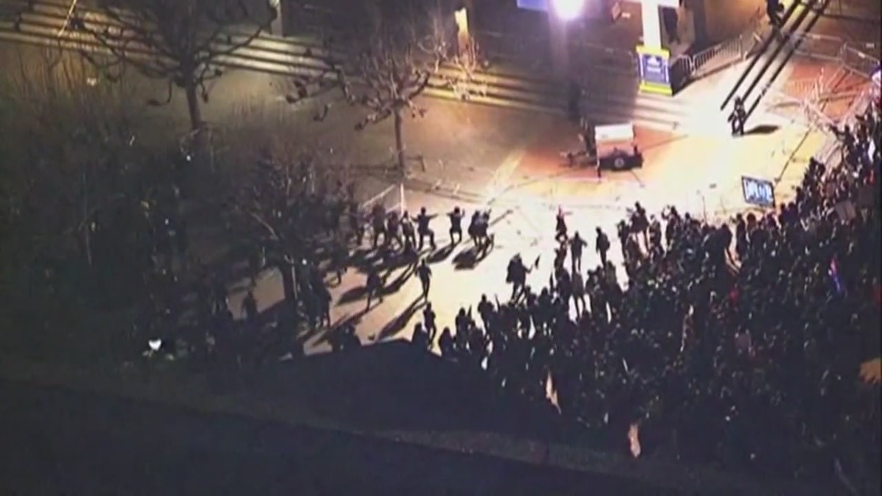 Milo Yiannopoulos talk at UC Berkeley cancelled after protests erupt