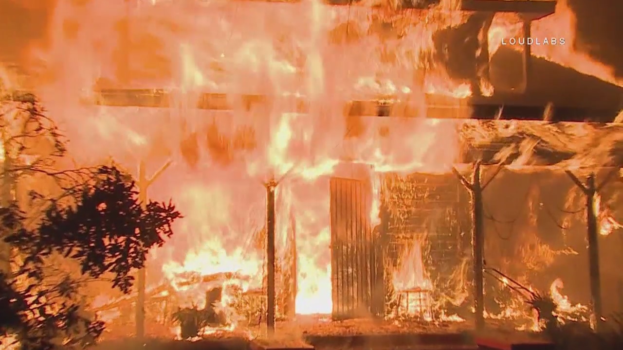 Neighbor helps family escape as fire destroys home