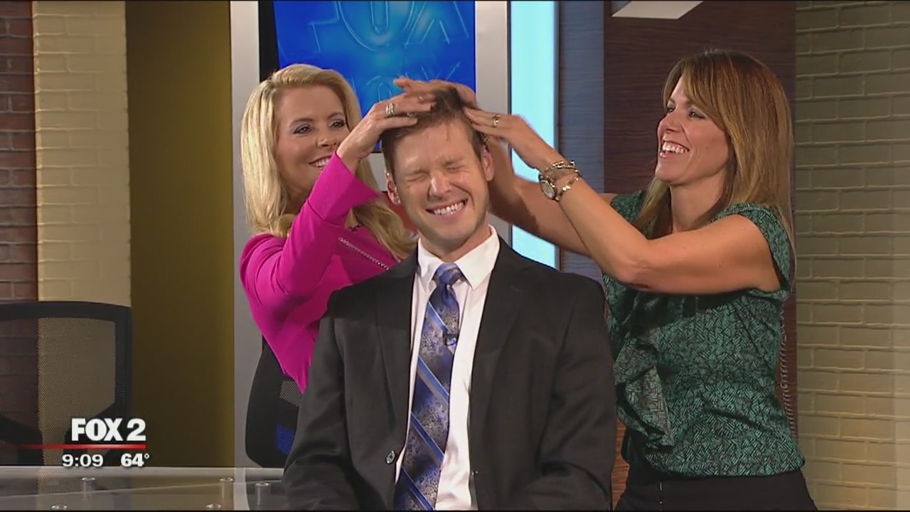 Amy and Deena mess up Derek's hair