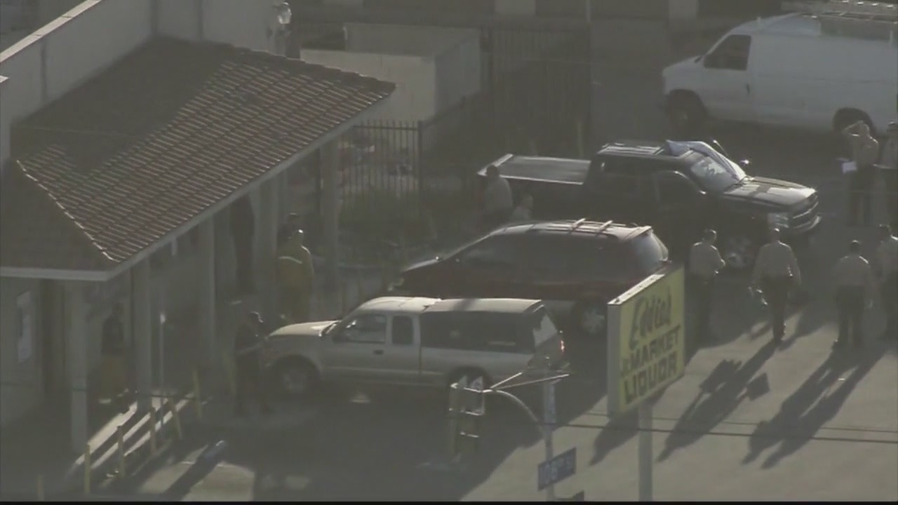 2 killed, 1 injured in shooting outside liquor store in South LA