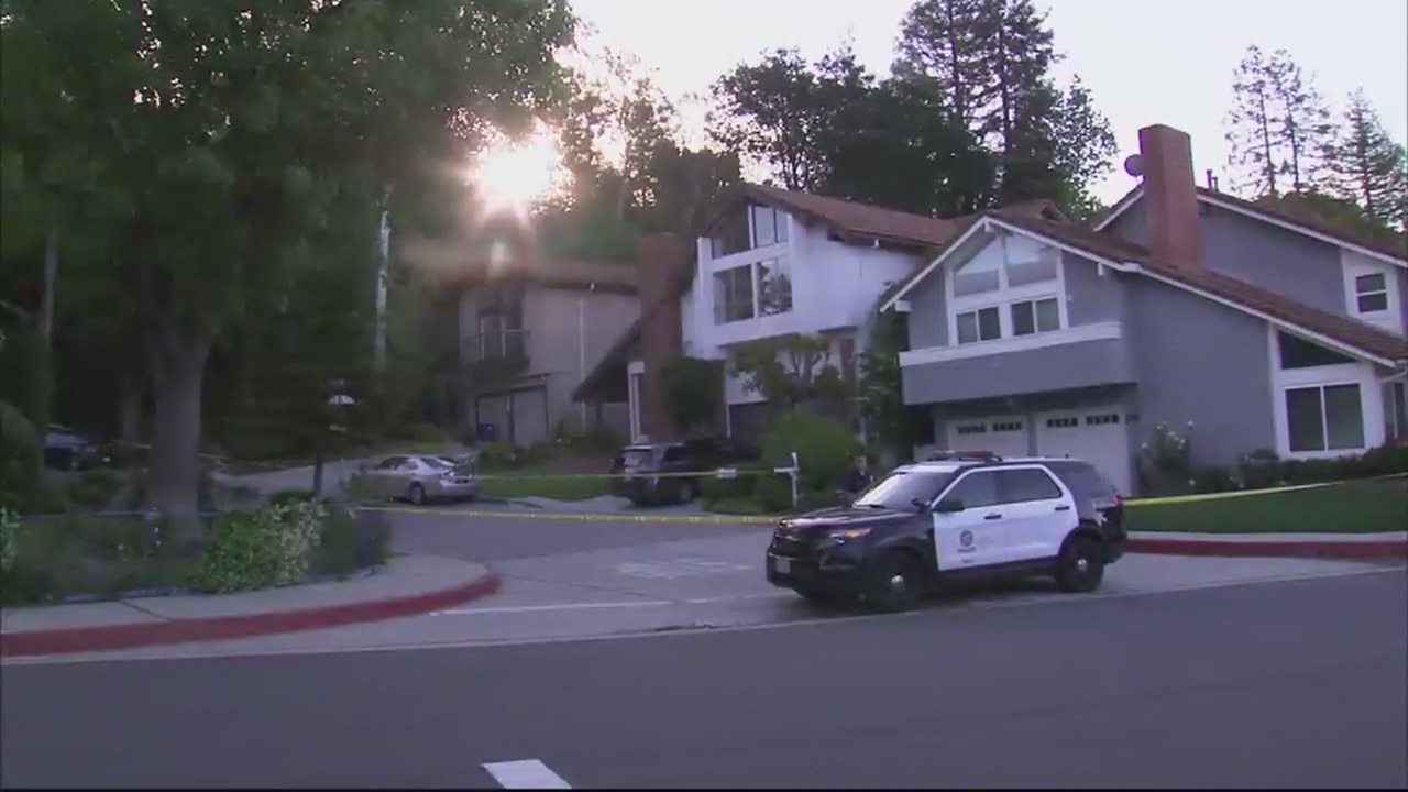 Man shot, wounded in Beverly Glen home-invasion robbery