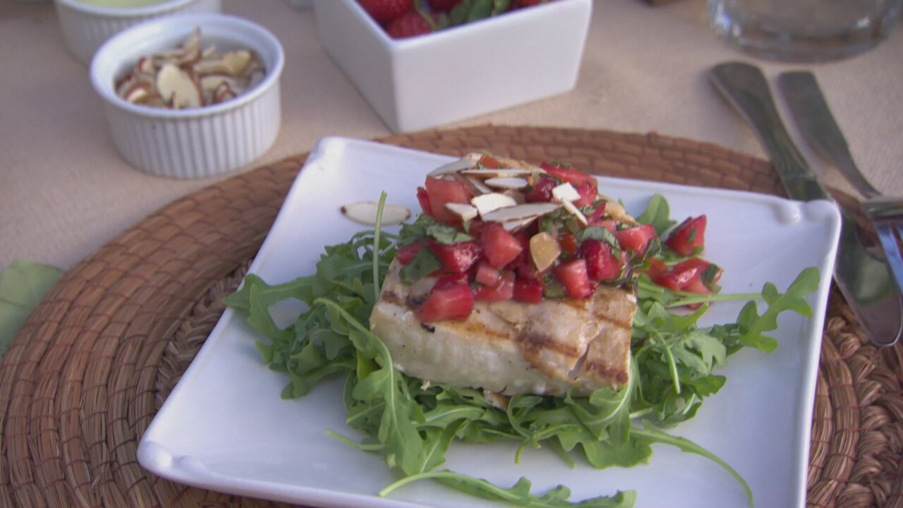 Try this 10-minute healthy meal: Grilled mahi-mahi with strawberry salsa