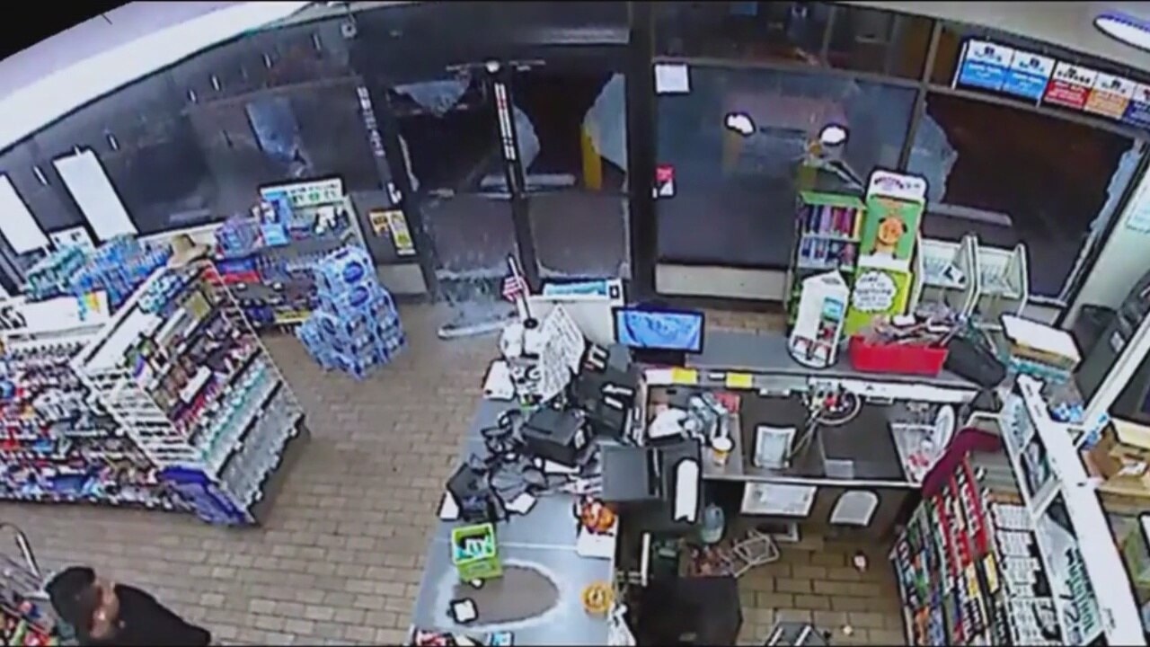 Man trashes 7-Eleven in Santa Ana