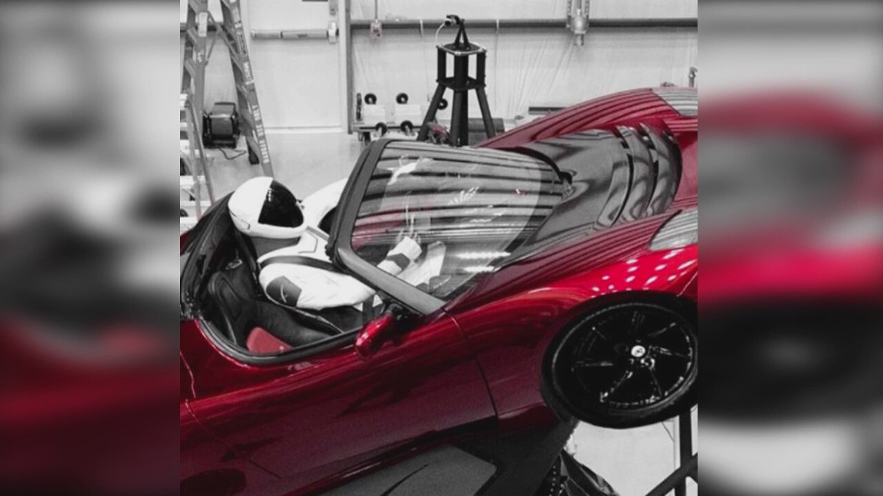 SpaceX to launch Tesla Roadster into space