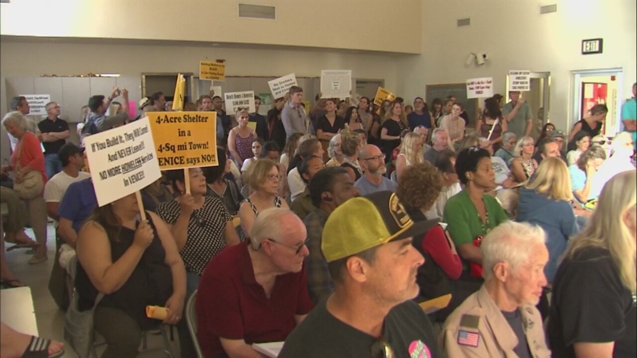 Tensions rise at Venice homeless meeting