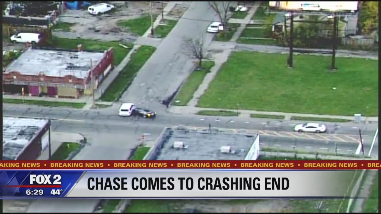 Detroit police chase comes to crashing end