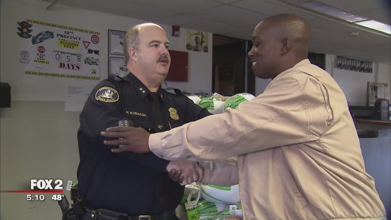 Detroiter delivers 'thank you' turkeys to DPD's 10th Precinct