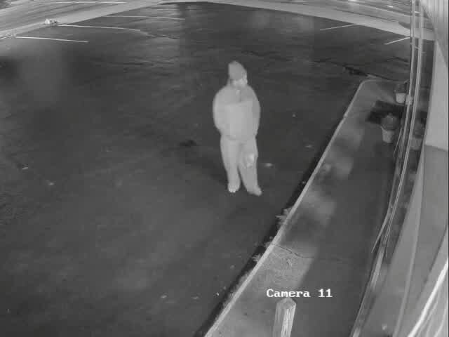 UNCENSORED: Bumbling barefoot crook loses pants in bungled burglary