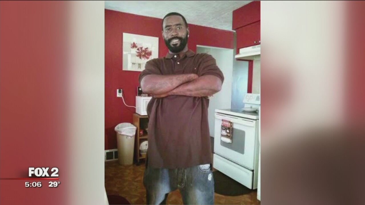 Man says police wouldn't help man having heart attack in jail cell