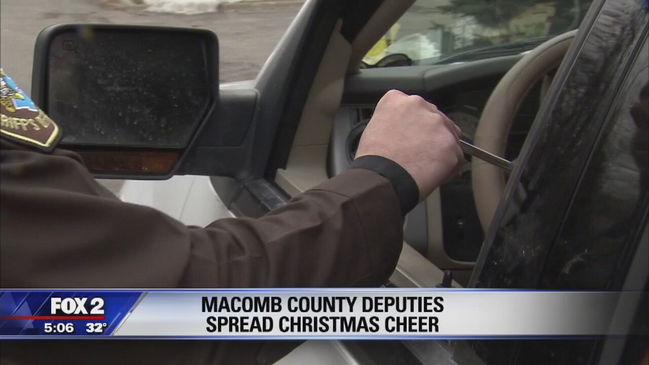 Macomb County Deputies spread Christmas cheer