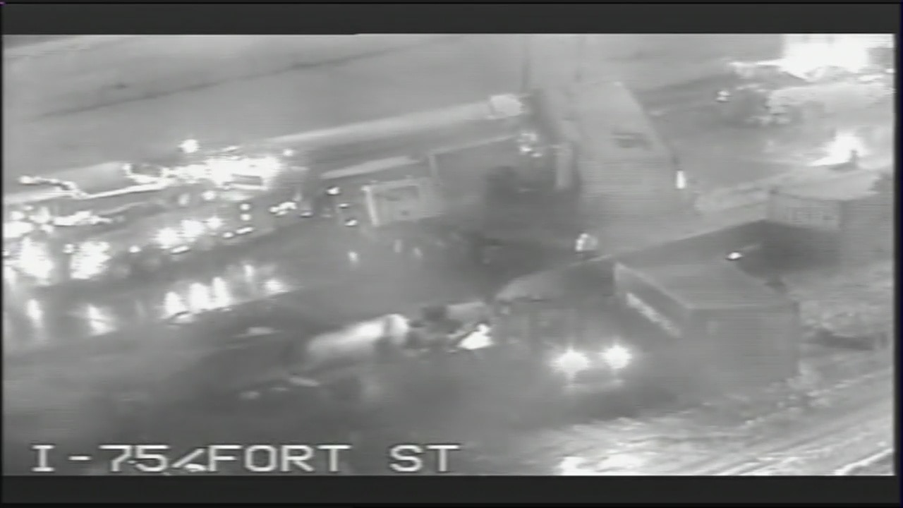 Semi-truck crash closes NB I-75 at Schaefer