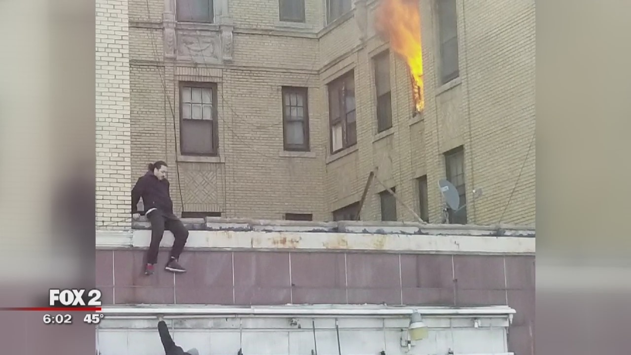 Detroit apartment building fire, at least one injured