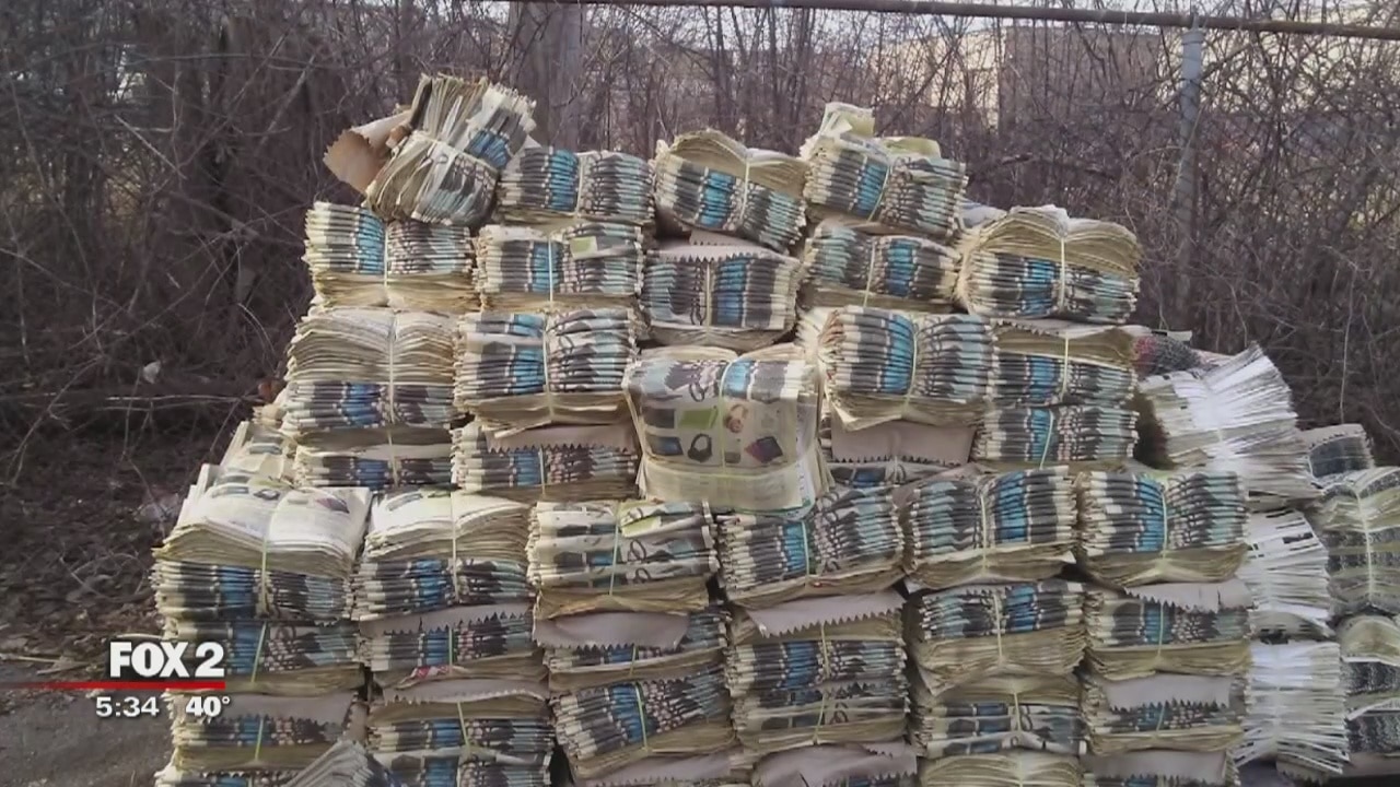 Paper caper big shot back in another mess