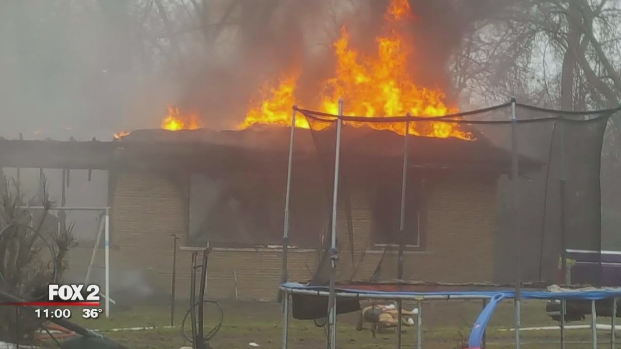 Lincoln Park pastor blames firefighter response for home burning down