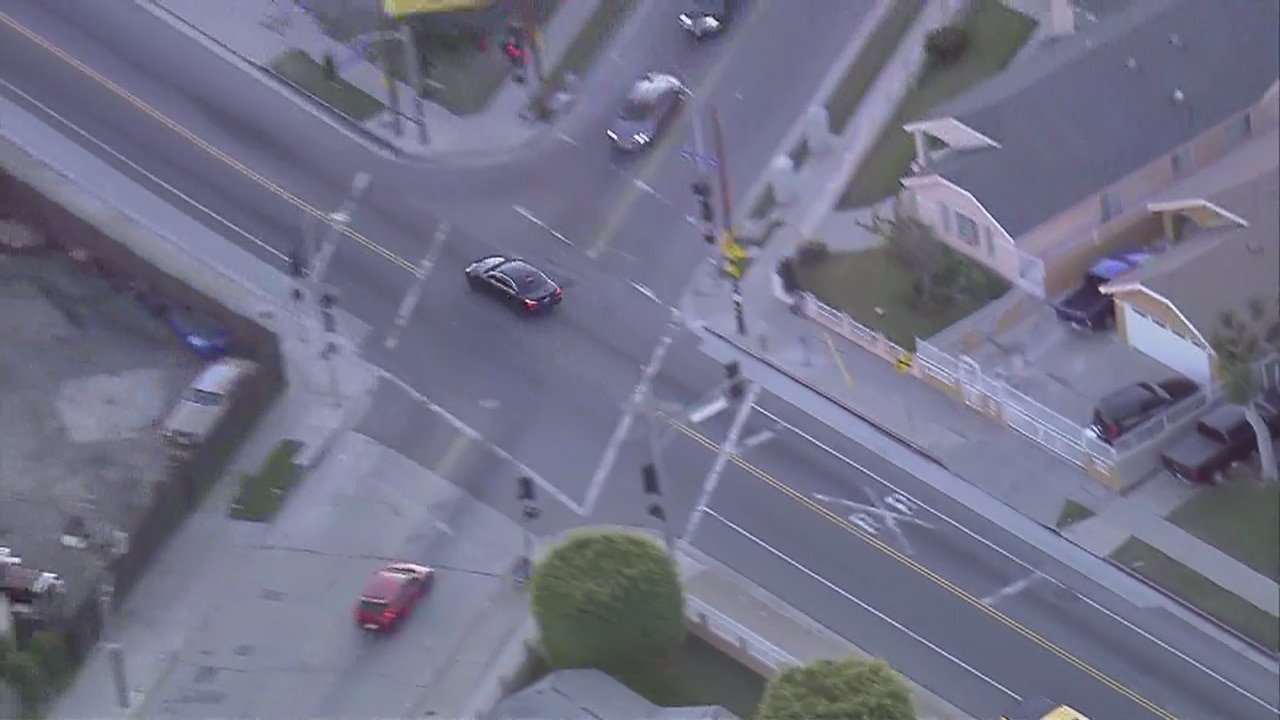 Armed suspect leads LAPD on New Year's Day pursuit