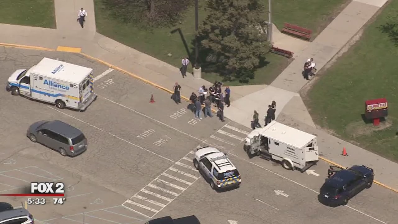 Armored truck driver pepper sprayed, truck robbed at Troy elementary school