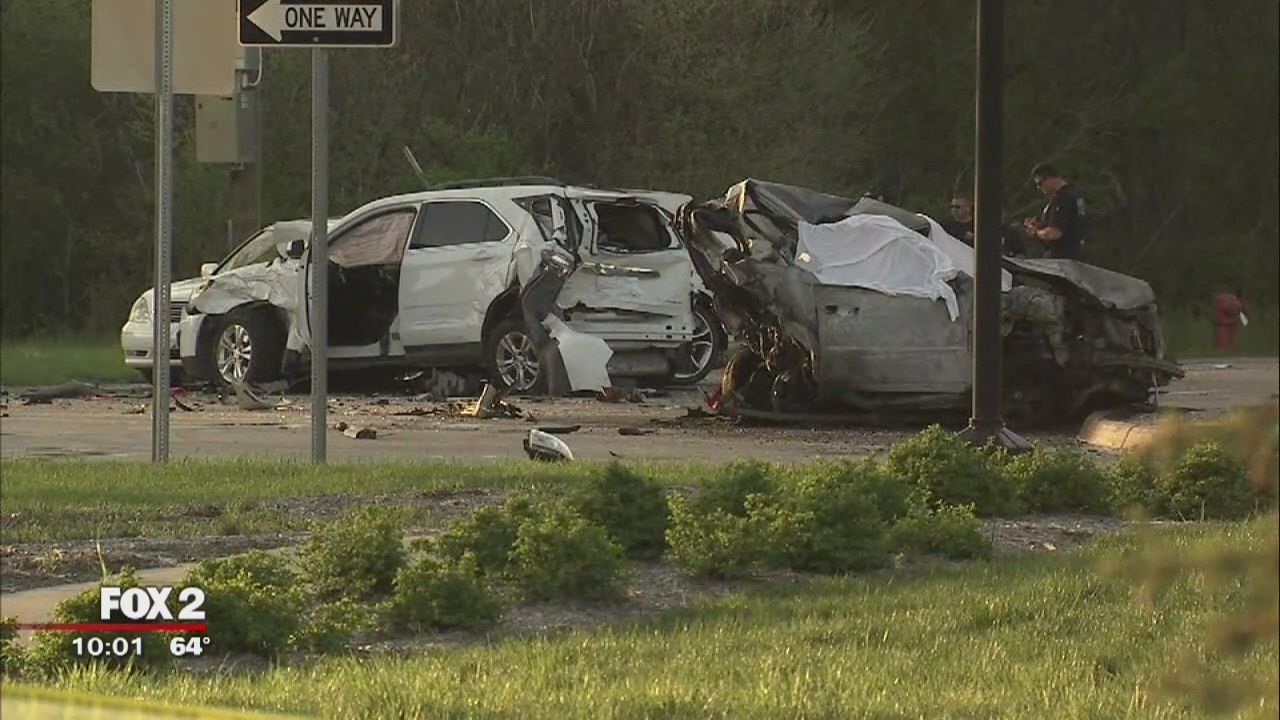 6-car crash kills 3, injures 4 in Van Buren Township