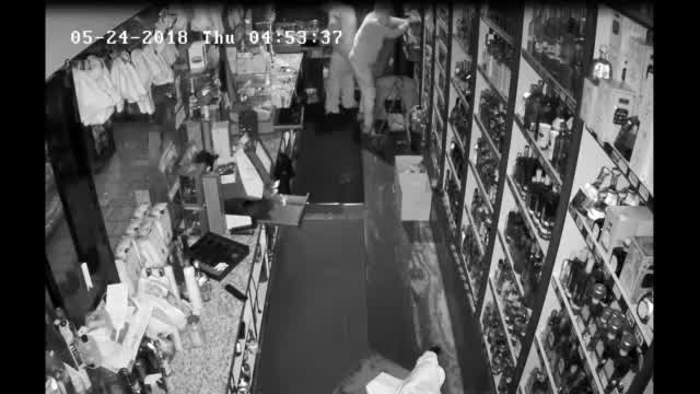 VIDEO: 3 men smash SUV through front door of Detroit gas station