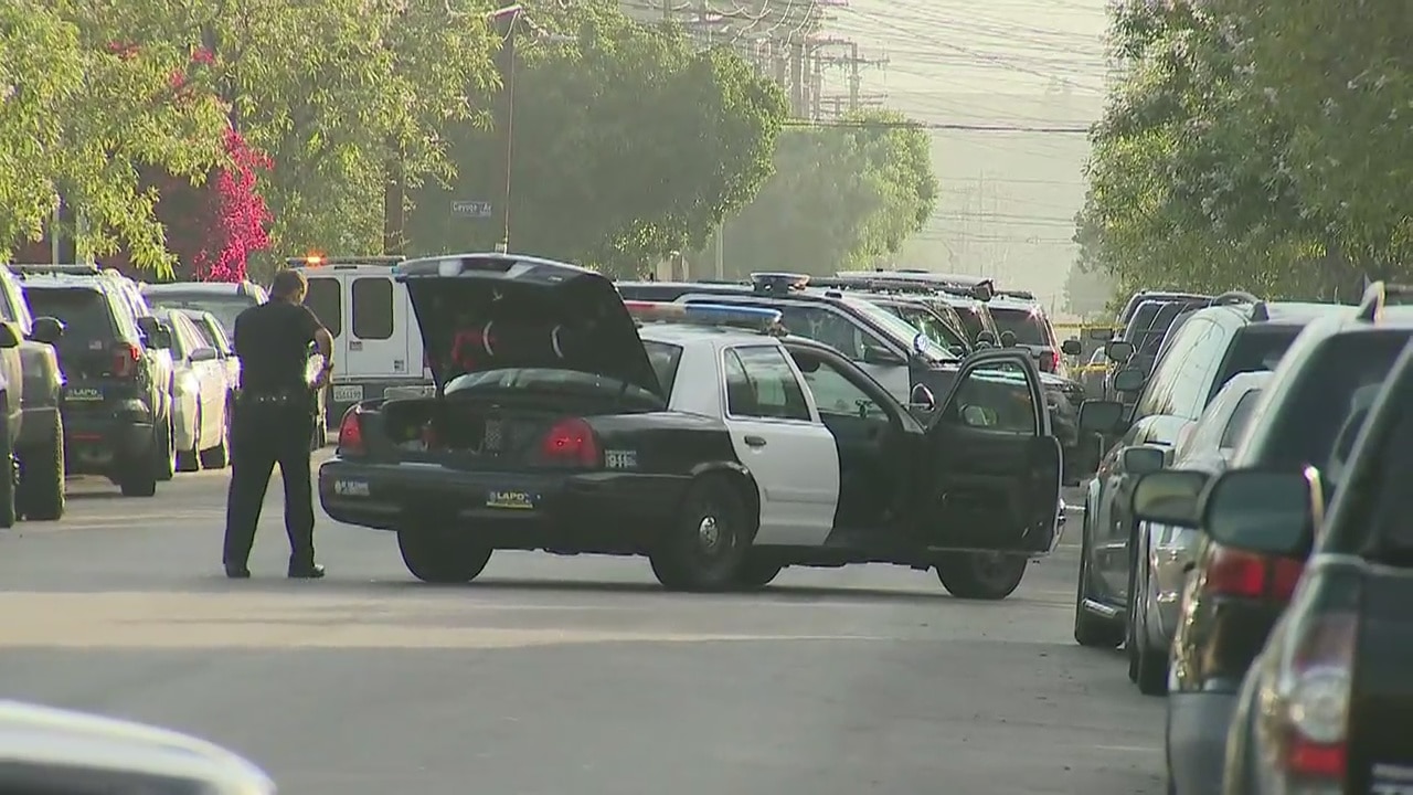 Authorities searching for pursuit suspect in Pacoima