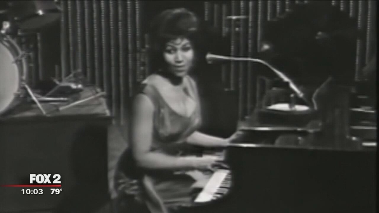 Fellow celebs send love, prayers to Aretha Franklin