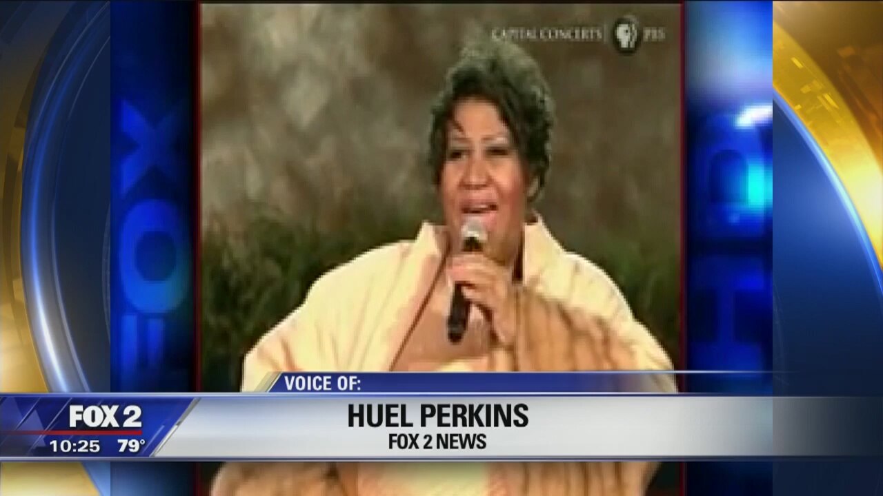 Aretha Franklin surrounded by 'an army family and friends' in Detroit